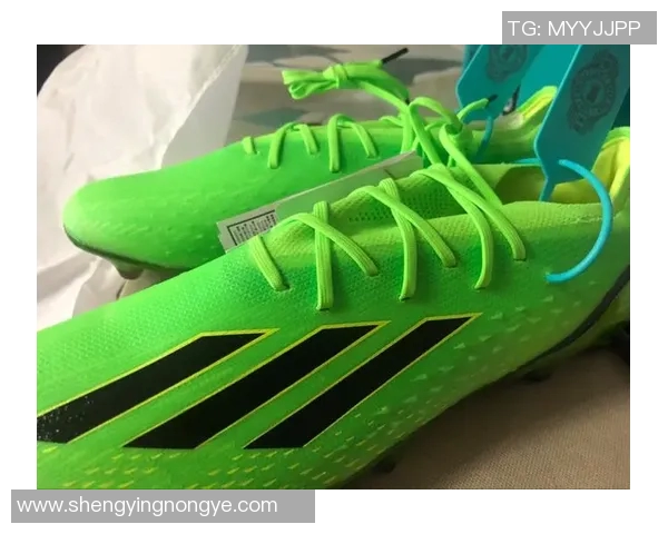 球星同款足球鞋包女款时尚潮流运动装备完美搭配提升比赛表现